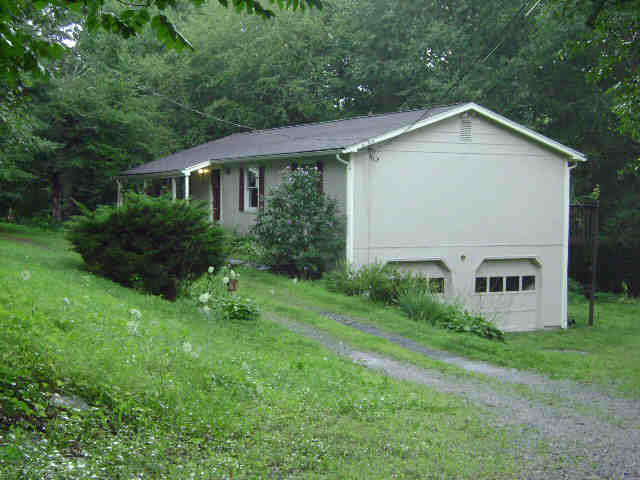 Building photograph for 394 NONNEWAUG RD